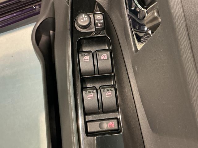 タント カスタムX i-stop 電動格納式ドアミラー 盗難防止 助手席エアバッグ 両側スライド片側電動 インテリキー LED 横滑り防止装置 ベンチシート アルミ エアバック 衝突安全ボディ ABS(29枚目)