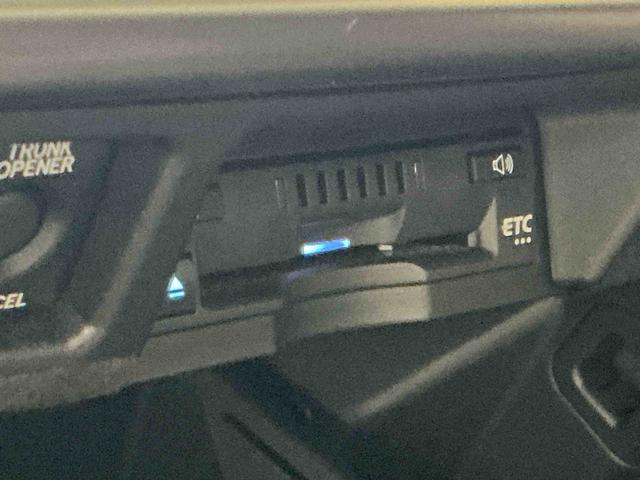 クラウンハイブリッド RS クリアランソナ レーンアシスト LEDヘッドライト クルコン スマートエントリー セキュリティーアラーム 横滑り防止 ETC オートライト TVナビ アルミ メモリーナビ ABS エアバッグ(17枚目)