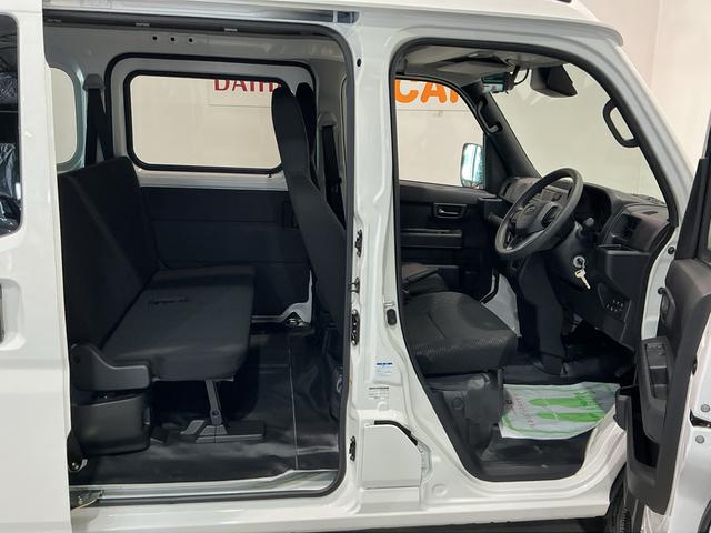 ハイゼットカーゴ DX 踏み間違い防止 Wエアバック セキュリティアラーム キーフリーシステム エコアイドル 車線逸脱警報 切替4WD オートハイビーム オートライト 運転席エアバッグ ABS コーナーセンサ(6枚目)