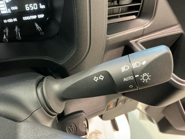 ハイゼットカーゴ DX 踏み間違い防止 Wエアバック セキュリティアラーム キーフリーシステム エコアイドル 車線逸脱警報 切替4WD オートハイビーム オートライト 運転席エアバッグ ABS コーナーセンサ(25枚目)