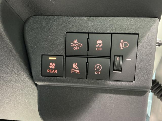 ハイゼットカーゴ DX 踏み間違い防止 Wエアバック セキュリティアラーム キーフリーシステム エコアイドル 車線逸脱警報 切替4WD オートハイビーム オートライト 運転席エアバッグ ABS コーナーセンサ(26枚目)