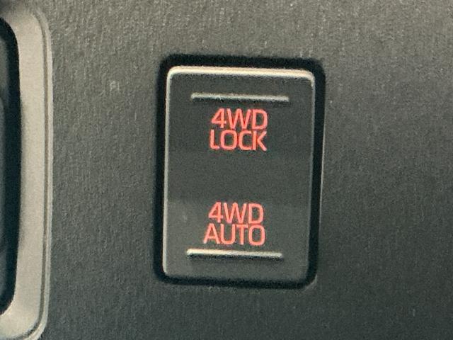 ハイゼットカーゴ DX 踏み間違い防止 Wエアバック セキュリティアラーム キーフリーシステム エコアイドル 車線逸脱警報 切替4WD オートハイビーム オートライト 運転席エアバッグ ABS コーナーセンサ(31枚目)