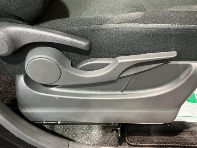 ムーヴキャンバス Ｘブラックインテリアリミテッド　ＳＡＩＩＩ　ナビ　パノラマモニター　セキュリティアラーム　横滑り防止装置　ドライブレコーダー　オートマチックハイビーム　両側パワースライドドア　電動格納ミラー　ベンチシート　アイドリングストップ　キーフリー（11枚目）