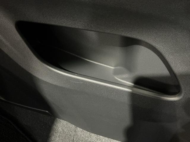 ロッキー プレミアム　衝突軽減システム　シートＨ　ＥＴＣ車載器　車線逸脱警報　スマ－トキ－　Ｂカメラ　アルミホイール　パーキングセンサー　キーフリーシステム　アイドリングストップ機能　ドラレコ　ナビ＆ＴＶ（31枚目）