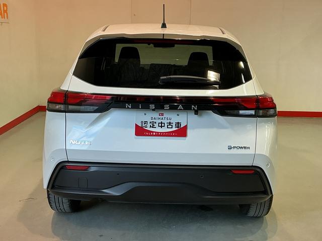 ノート Ｓ　スマキー　ＥＴＣ車載器　ナビＴＶ付き　リモコンキー　ＡＢＳ　エアバッグ　電格ミラー　横滑り防止機能　ＬＥＤライト　イモビライザー　Ｂカメ　メモリーナビ　衝突安全ボディ（4枚目）