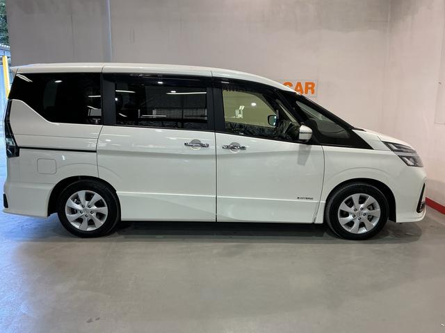 セレナ ハイウェイスターＶ　タバコ臭あり　アラウンドビュ－　アルミ　衝突被害軽減　Ｗエアコン　エアバッグ　両側オートスライドドア　インテリジェントキー　メモリーナビ　ナビＴＶ　ドラレコ　Ｗエアバッグ　電格ミラー（9枚目）