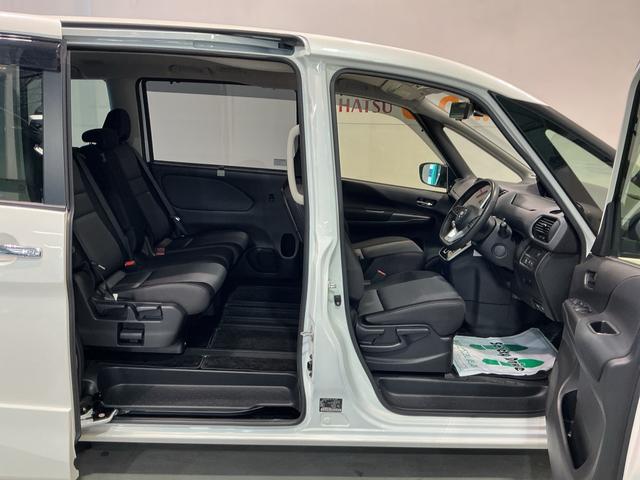 セレナ ハイウェイスターＶ　タバコ臭あり　アラウンドビュ－　アルミ　衝突被害軽減　Ｗエアコン　エアバッグ　両側オートスライドドア　インテリジェントキー　メモリーナビ　ナビＴＶ　ドラレコ　Ｗエアバッグ　電格ミラー（10枚目）