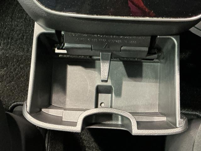 セレナ ハイウェイスターＶ　タバコ臭あり　アラウンドビュ－　アルミ　衝突被害軽減　Ｗエアコン　エアバッグ　両側オートスライドドア　インテリジェントキー　メモリーナビ　ナビＴＶ　ドラレコ　Ｗエアバッグ　電格ミラー（27枚目）