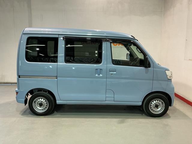 ハイゼットカーゴ ＤＸ　ＳＡＩＩＩ　横滑防止装置　ＬＥＤヘッドライト　ＥＴＣ車載器　切替４ＷＤ　盗難防止装置　ＳＲＳ　記録簿　ＡＢＳ　両席エアバック　衝突安全ボディ　アイドリングストップ機能　キーレス付き　車線逸脱（9枚目）