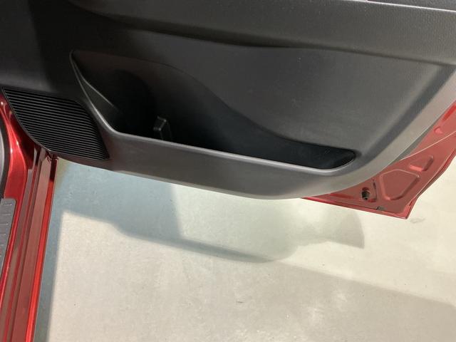 ルーミー カスタムＧ　バックモニタ　横滑り防止システム　運転席助手席エアバック　障害物ソナー　電動格納式ミラー　スマ－トキ－　Ａ－ＳＴＯＰ　エアバック　シ－トヒ－タ－　衝突安全ボディ　ＬＥＤライト　キーフリー（24枚目）