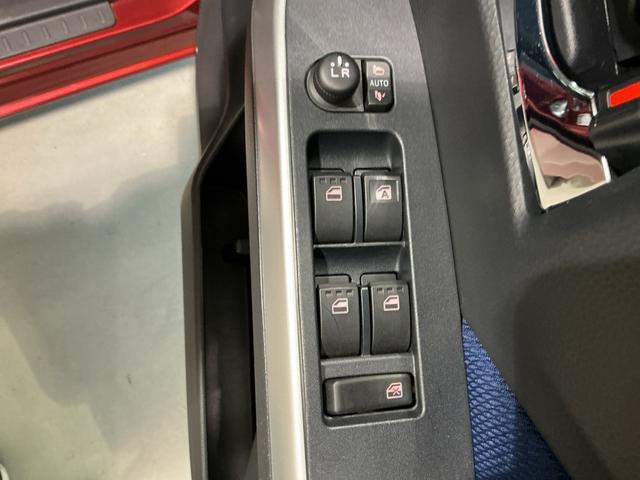 ルーミー カスタムＧ　バックモニタ　横滑り防止システム　運転席助手席エアバック　障害物ソナー　電動格納式ミラー　スマ－トキ－　Ａ－ＳＴＯＰ　エアバック　シ－トヒ－タ－　衝突安全ボディ　ＬＥＤライト　キーフリー（32枚目）