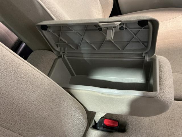 ムーヴキャンバス ＧメイクアップＶＳ　ＳＡＩＩＩ　ナビ　パノラマモニター　ｉ－ｓｔｏｐ　プッシュスタートスマートキー　追突被害軽減ブレーキ　盗難防止アラーム　エアバック　ＬＥＤ　キーフリー　横滑り防止装置　電動格納ミラー（32枚目）