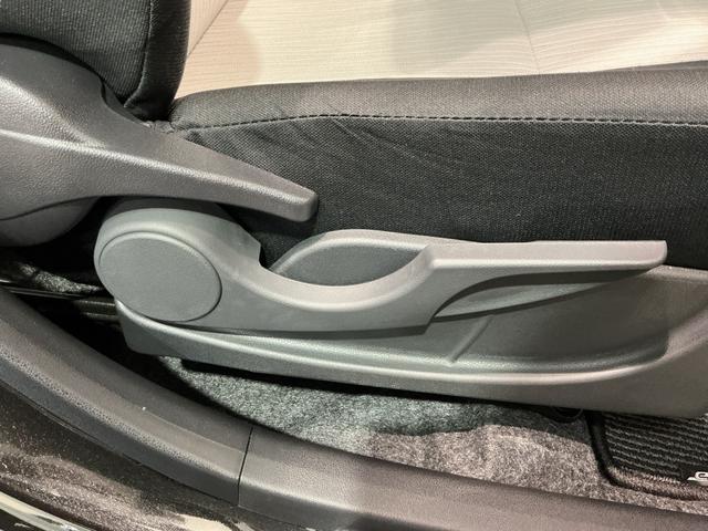 ミライース Ｇ　ＳＡＩＩＩ　衝突軽減Ｂ　リアカメラ　ＬＥＤヘットライト　シートＨ　電動格納ミラー　ハイビームアシスト　ナビ＆ＴＶ　スマートキー　キーレスエントリー　アルミホイール　メモリーナビ　ドライブレコーダー　タバコ臭（19枚目）