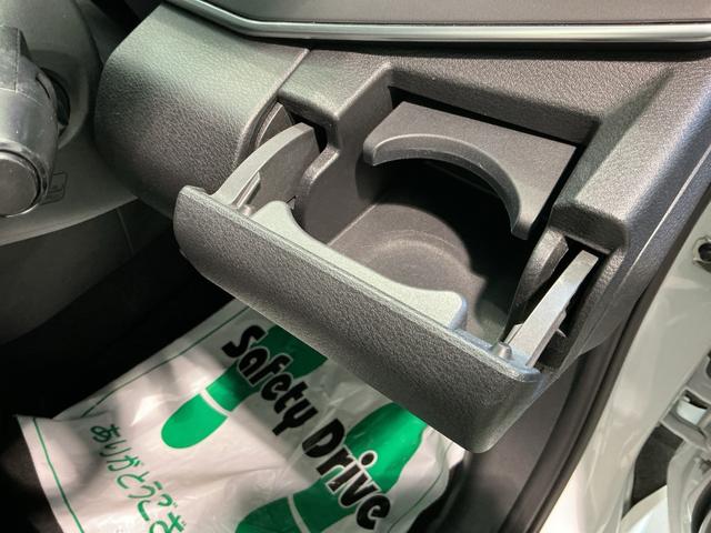 ノート Ｓ　スマキー　アラウンドモニタ　車線逸脱警報装置　電格ミラー　横滑り防止機能　　ＥＴＣ車載器　ＬＥＤライト　イモビライザー　Ｂカメ　メモリーナビ　ナビＴＶ付き　リモコンキー　ＡＢＳ　オートライト（29枚目）