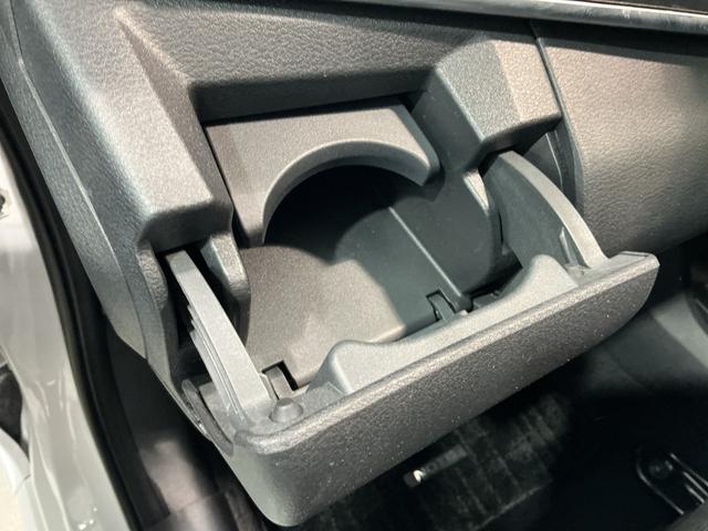 ノート Ｓ　スマキー　アラウンドモニタ　車線逸脱警報装置　電格ミラー　横滑り防止機能　　ＥＴＣ車載器　ＬＥＤライト　イモビライザー　Ｂカメ　メモリーナビ　ナビＴＶ付き　リモコンキー　ＡＢＳ　オートライト（30枚目）