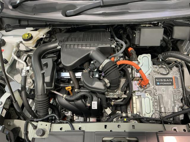 ノート Ｓ　スマキー　アラウンドモニタ　車線逸脱警報装置　電格ミラー　横滑り防止機能　　ＥＴＣ車載器　ＬＥＤライト　イモビライザー　Ｂカメ　メモリーナビ　ナビＴＶ付き　リモコンキー　ＡＢＳ　オートライト（46枚目）