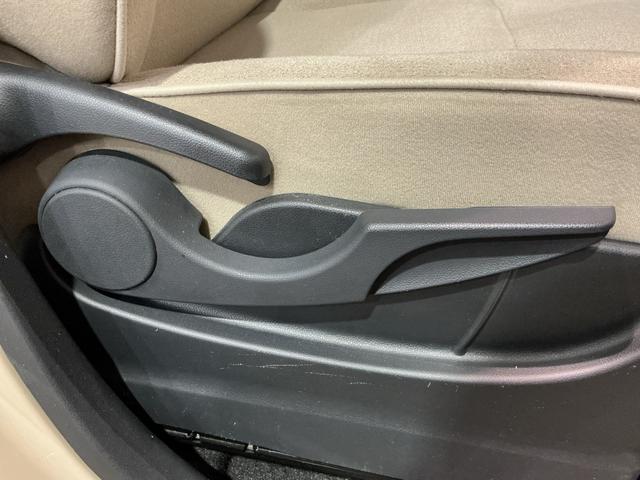 ムーヴキャンバス ＧホワイトアクセントＶＳ　ＳＡＩＩＩ　ブレーキサポート　電動格納式ドアミラー　ＬＥＤヘッドランプ　キーフリー　オートハイビーム　ＥＴＣ　スマートキー　アイドリングストップ　両側パワースライドドア　運転席シートヒーター　ＡＢＳ（21枚目）