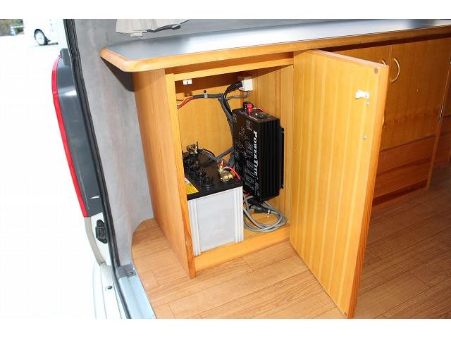 AtoZ アメリア サブバッテリー シンク カセットコンロ ポータブル冷蔵庫 走行充電 外部充電 社外HDDナビ ミラーモニター ETC 助手席ヘッドレストモニター サテライトスピーカー(38枚目)