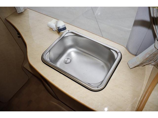 ノースライフ 大地ヤマト サブバッテリー FFヒーター 1500Wインバーター 電子レンジ シンク 架装部TV ルーフベント 走行充電 外部充電 社外SDナビ フルセグ バックカメラ ETC キーレス 4WD 寒冷地仕様(37枚目)