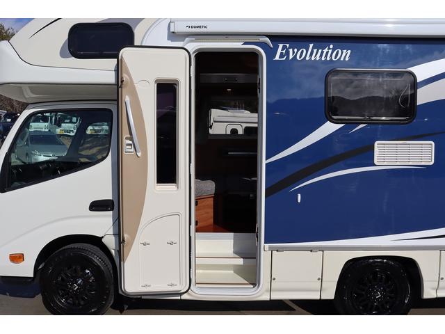 カムロード ナッツＲＶ　クレア５．３Ｘエボリューション　トリプルサブ　家庭用エアコン　ＦＦヒーター　１５００Ｗインバーター　電子レンジ　ＴＶ　シンク　コンロ冷蔵庫　マックスファン　ソーラーパネル　オーニング　１０インチナビ　Ｂカメ　ＥＴＣ　ドラレコ前後（33枚目）