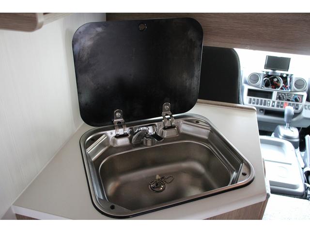 カムロード キャンパー厚木 パピーフルハウス トリプルサブ 1500wインバーター ソーラーパネル FFヒーター 家庭用エアコンマックスファン 社外スタビ 冷蔵庫 シンク 電子レンジ 車両総重量3580kg(7枚目)