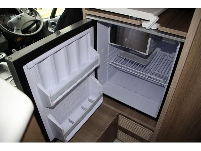 カムロード キャンパー厚木 パピーフルハウス トリプルサブ 1500wインバーター ソーラーパネル FFヒーター 家庭用エアコンマックスファン 社外スタビ 冷蔵庫 シンク 電子レンジ 車両総重量3580kg(8枚目)