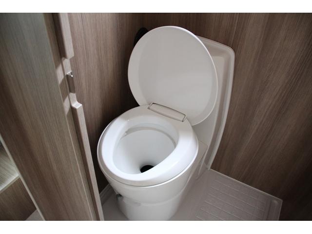 カムロード キャンパー厚木 パピーフルハウス トリプルサブ 1500wインバーター ソーラーパネル FFヒーター 家庭用エアコンマックスファン 社外スタビ 冷蔵庫 シンク 電子レンジ 車両総重量3580kg(11枚目)