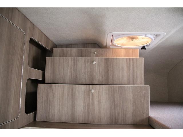 カムロード キャンパー厚木 パピーフルハウス トリプルサブ 1500wインバーター ソーラーパネル FFヒーター 家庭用エアコンマックスファン 社外スタビ 冷蔵庫 シンク 電子レンジ 車両総重量3580kg(26枚目)