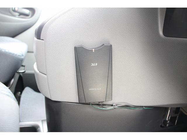 ＮＶ２００バネットバン ＡｔｏＺ　アルファ　ツインサブ　１５００ｗインバーター　マックスファン　ＦＦヒーター　ＴＶ　シンク　冷蔵庫走行充電　外部充電　ソーラーパネル　社外ショック　電子レンジ　ナビ　バックカメラ（30枚目）