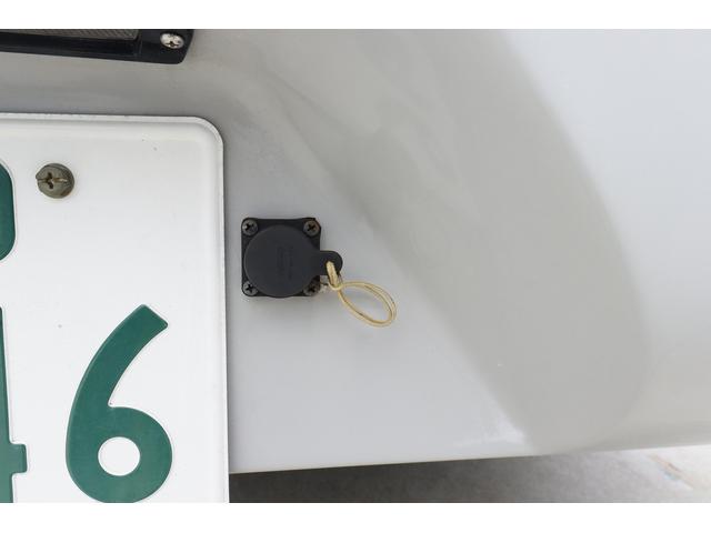 ライトエーストラック ＡＺ－ＭＡＸ　エムホルーヴァ　４名乗車　ポップアップルーフ　シンク　冷蔵庫　電子レンジ　ソーラーパネル　ツインサブバッテリー　１５００Ｗインバーター　外部電源　ルーフベント　ＴＶ　網戸　ＨＤＤナビ　ＥＴＣ　リヤラダー　ステップ（67枚目）