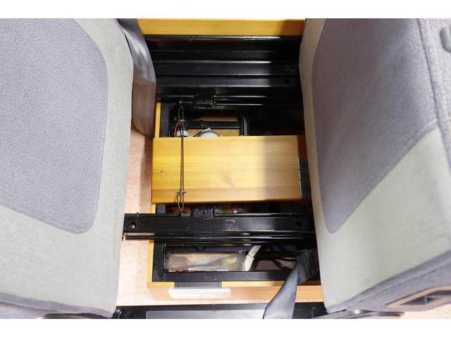 ライトエーストラック ＡＺ－ＭＡＸ　エムホルーヴァ　４名乗車　ポップアップルーフ　ＦＦヒーター　ＴＶ冷蔵庫　ツインサブバッテリー　５００Ｗインバーター　サイドオーニング　ＳＤナビ（39枚目）