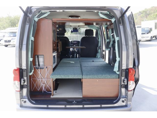 ＮＶ２００バネットバン リンエイ　コンパクトバカンチェスＮ　２名乗車　サブバッテリー　冷蔵庫　２０００Ｗインバーター　ＴＶ　ソーラーパネル　メモリーナビ　ＥＴＣ　４ナンバー　両側スライドドア　電子レンジ　前後ドライブレコーダー　サブバッテリー　アンテナ（11枚目）