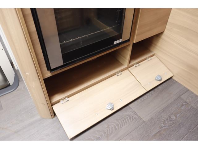 デュカト アドリア　マトリックスアクセス５９０ＳＰ　ツインサブ　ルーフエアコン　ＦＦヒーター　温水ボイラー　シャワー　トイレ　シンク　３口コンロ　冷凍冷蔵庫　電子レンジ　サイドオーニング　ＴＶアーム　ナビ切替　ナビ　アラウンドビューモニター　ＥＴＣ（35枚目）
