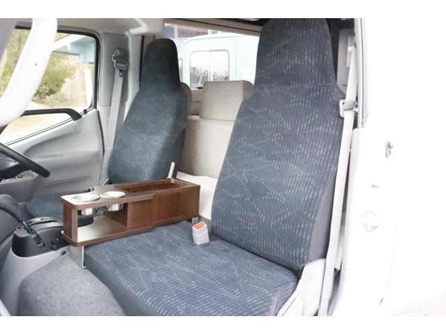 カムロード ＬＴキャンパーズ　レガードネオ＋　４ＷＤ　６名乗車　トリプルサブバッテリー　電子レンジ　ＦＦヒーター　家庭用エアコン　ソーラーパネル　温水ボイラー　社外ショック・スタビ　マックスファン　ＴＶ　１５００Ｗインバーター　キャンピングカー（23枚目）