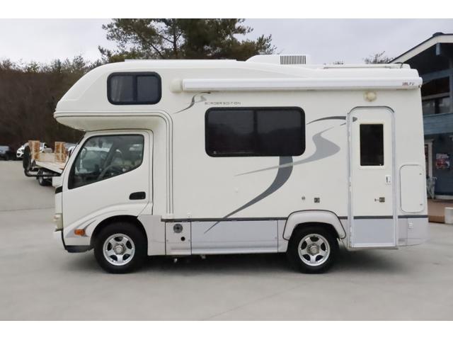 カムロード ナッツＲＶ　クレソンボーダーＥＤ　ディーゼル　４ＷＤ　ＦＦヒーター　冷蔵庫　リチウム２００Ａｈ　ソーラーパネル２枚　マックスファン　ＴＶ　１５００Ｗインバーター　ルーフエアコン　リヤクーラー　レカロシート　ナビ　キャンピングカー（8枚目）