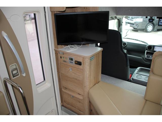 カムロード ナッツＲＶ　クレア５．３Ｘ　ハイパーエボリューション　４００Ａｈリチウムバッテリー　冷蔵庫　ＦＦヒーター　家庭用エアコン　１５００Ｗインバーター　サイクルキャリア　サイドオーニング　２４ＴＶ　地デジアンテナ　電子レンジ　マックスファン　キャンピングカー（6枚目）