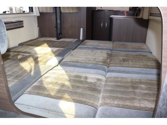 カムロード 東和モータース　ヴォーンＤＣ　７名乗車　ツインサブ　走行充電　外部充電　冷蔵庫　ＦＦヒーター　サイクルキャリア　メモリーナビ　ＥＴＣ　マルチルーム　ルーフベント　電圧計　シンク　給排水ポリタンク　キャンピングカー（19枚目）