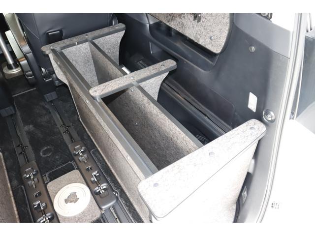 アルファード ２．５Ｓ　Ｃパッケージ　グランドモーター　ジュエル　４名乗車　サブバッテリー　ソーラーパネル　外部充電　３５０Ｗインバーター　ＦＦヒーター　電圧計　３ナンバー　ナビ　ＪＢＬ　キャンピングカー　テーブル　両側パワースライドドア　パワーバックドア（12枚目）