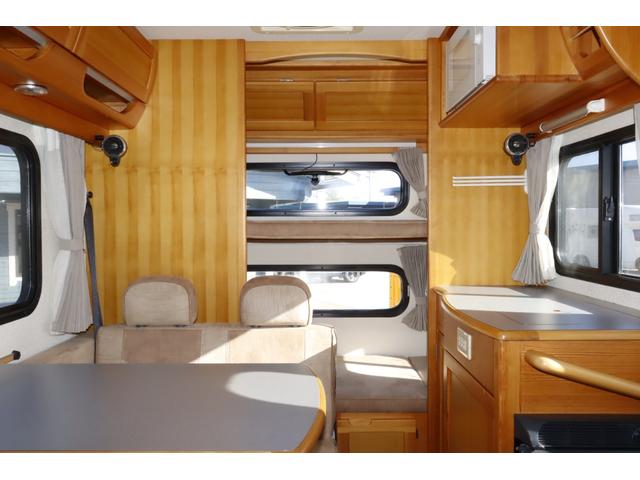 ボンゴトラック ＡｔｏＺ　アミティ　７名乗車　８ナンバー　ツインサブバッテリー　ウインドウエアコン　冷蔵庫　ＴＶ　１５００Ｗインバーター　電子レンジ　ダブルタイヤ　ミラーモニタードラレコ　ルーフベント　メインサブ切替　キャンピングカー（3枚目）