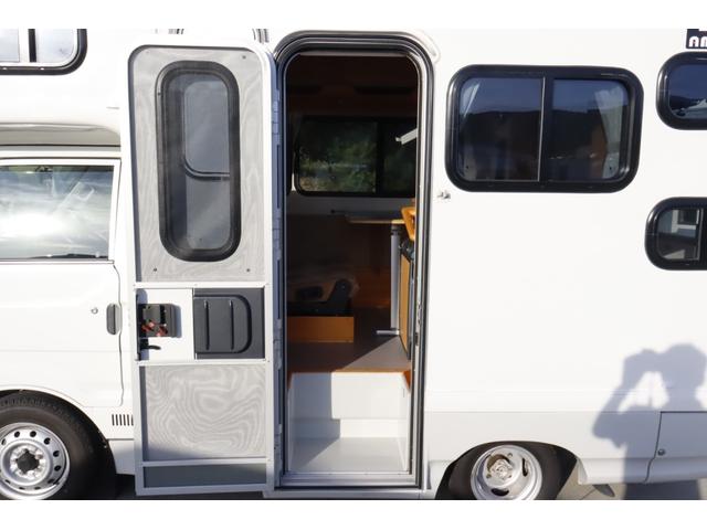 ボンゴトラック ＡｔｏＺ　アミティ　７名乗車　８ナンバー　ツインサブバッテリー　ウインドウエアコン　冷蔵庫　ＴＶ　１５００Ｗインバーター　電子レンジ　ダブルタイヤ　ミラーモニタードラレコ　ルーフベント　メインサブ切替　キャンピングカー（22枚目）