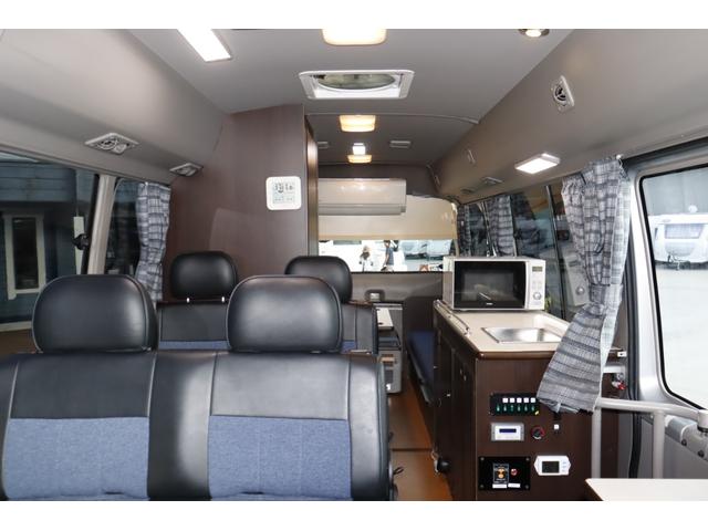 リエッセII マリナＲＶ　Ｌキャビン　１０名乗車　４サブバッテリー　ソーラー２枚　ＦＦヒーター　家庭用エアコン　２０００Ｗインバーター　サイドオーニング　冷蔵庫　マックスファン　電子レンジ　レカロシート　バックモニター　キャンピングカー（2枚目）