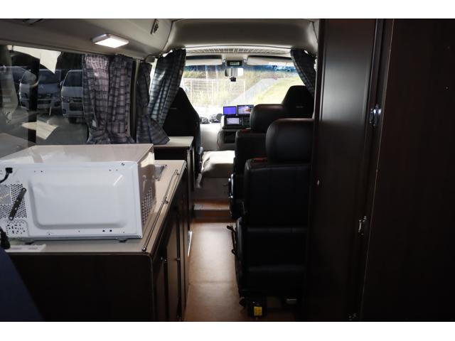 リエッセII マリナＲＶ　Ｌキャビン　１０名乗車　４サブバッテリー　ソーラー２枚　ＦＦヒーター　家庭用エアコン　２０００Ｗインバーター　サイドオーニング　冷蔵庫　マックスファン　電子レンジ　レカロシート　バックモニター　キャンピングカー（3枚目）