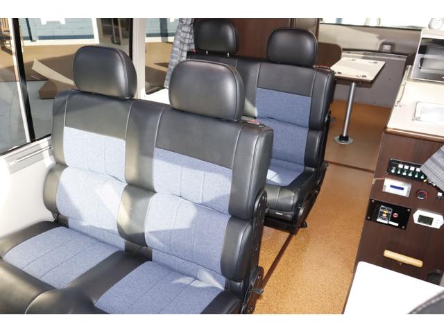 リエッセII マリナＲＶ　Ｌキャビン　１０名乗車　４サブバッテリー　ソーラー２枚　ＦＦヒーター　家庭用エアコン　２０００Ｗインバーター　サイドオーニング　冷蔵庫　マックスファン　電子レンジ　レカロシート　バックモニター　キャンピングカー（5枚目）