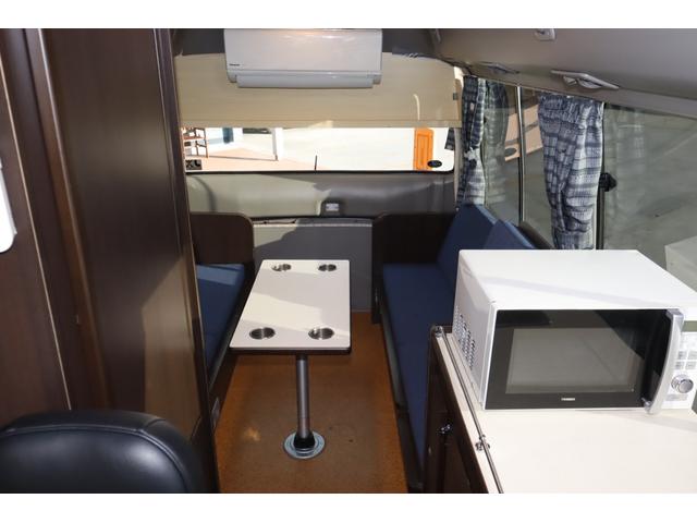 リエッセII マリナＲＶ　Ｌキャビン　１０名乗車　４サブバッテリー　ソーラー２枚　ＦＦヒーター　家庭用エアコン　２０００Ｗインバーター　サイドオーニング　冷蔵庫　マックスファン　電子レンジ　レカロシート　バックモニター　キャンピングカー（6枚目）