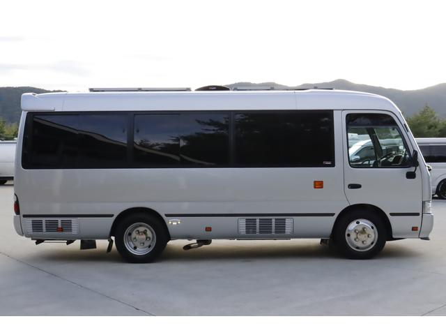 リエッセII マリナＲＶ　Ｌキャビン　１０名乗車　４サブバッテリー　ソーラー２枚　ＦＦヒーター　家庭用エアコン　２０００Ｗインバーター　サイドオーニング　冷蔵庫　マックスファン　電子レンジ　レカロシート　バックモニター　キャンピングカー（8枚目）