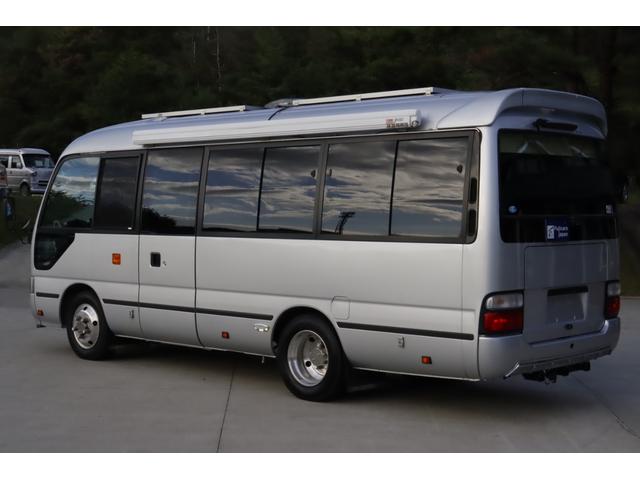 リエッセII マリナＲＶ　Ｌキャビン　１０名乗車　４サブバッテリー　ソーラー２枚　ＦＦヒーター　家庭用エアコン　２０００Ｗインバーター　サイドオーニング　冷蔵庫　マックスファン　電子レンジ　レカロシート　バックモニター　キャンピングカー（11枚目）