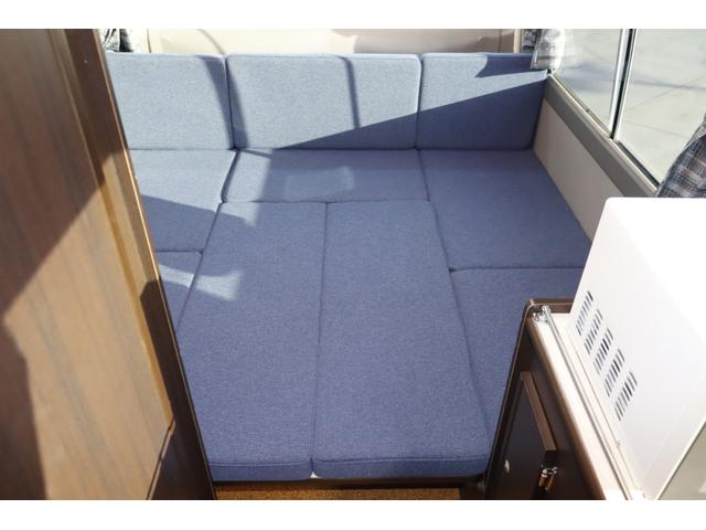 リエッセII マリナＲＶ　Ｌキャビン　１０名乗車　４サブバッテリー　ソーラー２枚　ＦＦヒーター　家庭用エアコン　２０００Ｗインバーター　サイドオーニング　冷蔵庫　マックスファン　電子レンジ　レカロシート　バックモニター　キャンピングカー（40枚目）