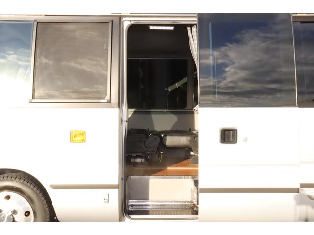 リエッセII マリナＲＶ　Ｌキャビン　１０名乗車　４サブバッテリー　ソーラー２枚　ＦＦヒーター　家庭用エアコン　２０００Ｗインバーター　サイドオーニング　冷蔵庫　マックスファン　電子レンジ　レカロシート　バックモニター　キャンピングカー（42枚目）