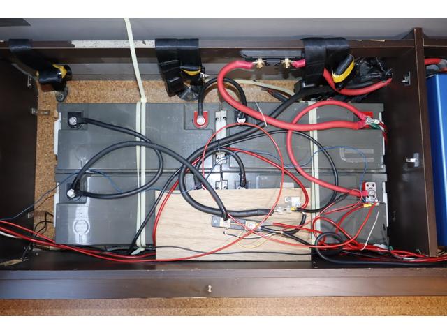 リエッセII マリナＲＶ　Ｌキャビン　１０名乗車　４サブバッテリー　ソーラー２枚　ＦＦヒーター　家庭用エアコン　２０００Ｗインバーター　サイドオーニング　冷蔵庫　マックスファン　電子レンジ　レカロシート　バックモニター　キャンピングカー（49枚目）