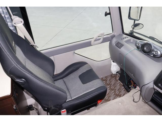 リエッセII マリナＲＶ　Ｌキャビン　１０名乗車　４サブバッテリー　ソーラー２枚　ＦＦヒーター　家庭用エアコン　２０００Ｗインバーター　サイドオーニング　冷蔵庫　マックスファン　電子レンジ　レカロシート　バックモニター　キャンピングカー（53枚目）